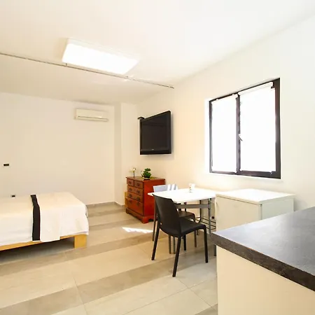 Antica Διαμέρισμα Πούλα